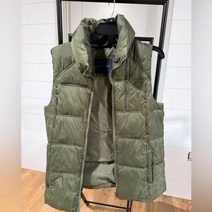 American Eagle Puffer Vest